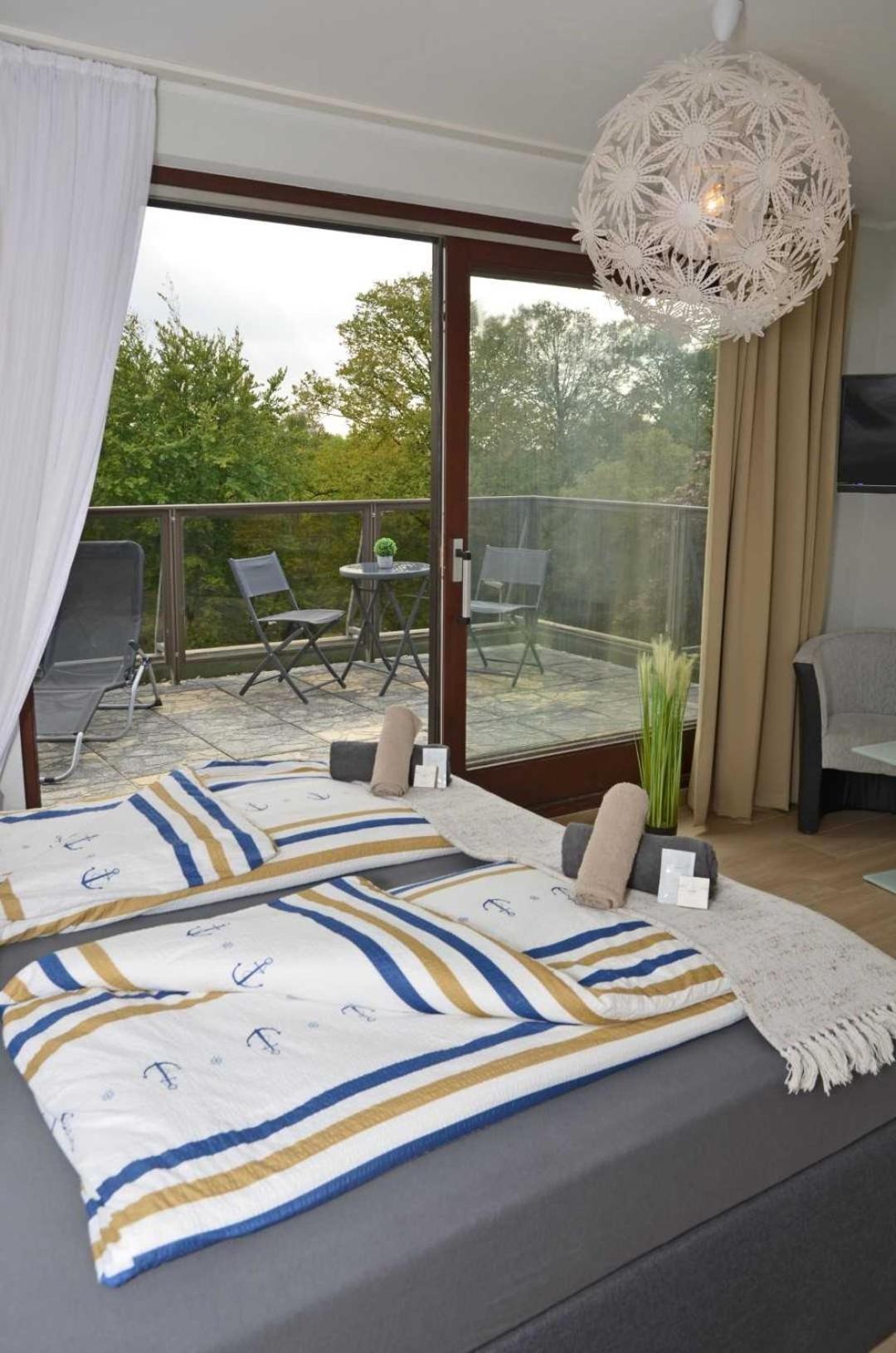 Hotel Zur Seerobbe 쿡스하펜 외부 사진