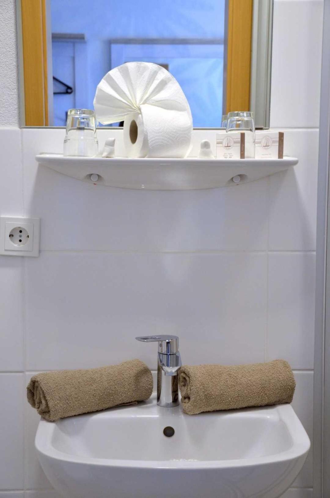 Hotel Zur Seerobbe 쿡스하펜 외부 사진